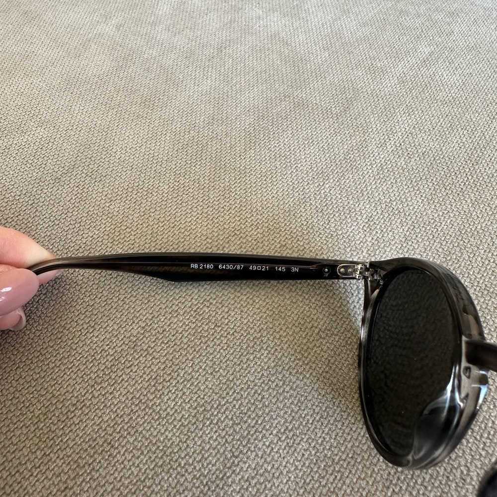 Ray-Ban Black Round Sunglasses - Picture 3 of 3